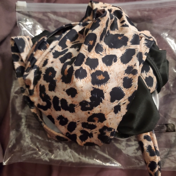 Bathingsuit, bikini, beachwear, swimwear, swimsuit, one piece, suit, beach, pool - Picture 12 of 17